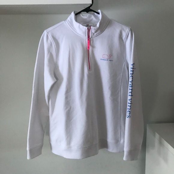 Vineyard Vines white sweatshirt!